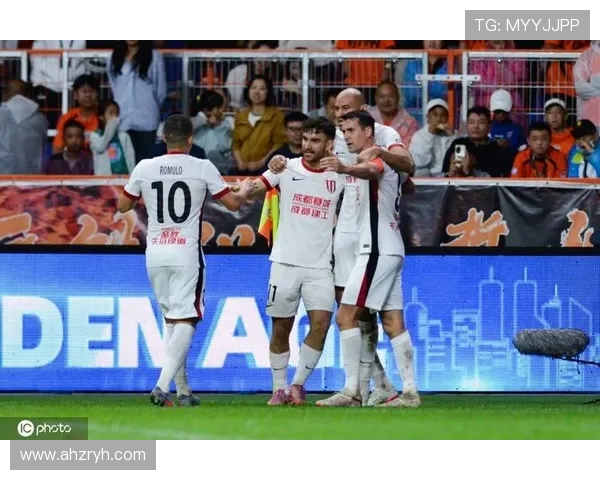 成都大胜西海岸 费利佩替补帽子戏法